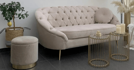 Élégance moderne : comment associer l’or, le velours et les formes épurées dans un style glamour