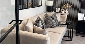 5 conseils d’aménagement pour un salon à la forme atypique