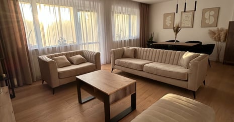 Solutions d'ameublement astucieuses pour les appartements ouverts